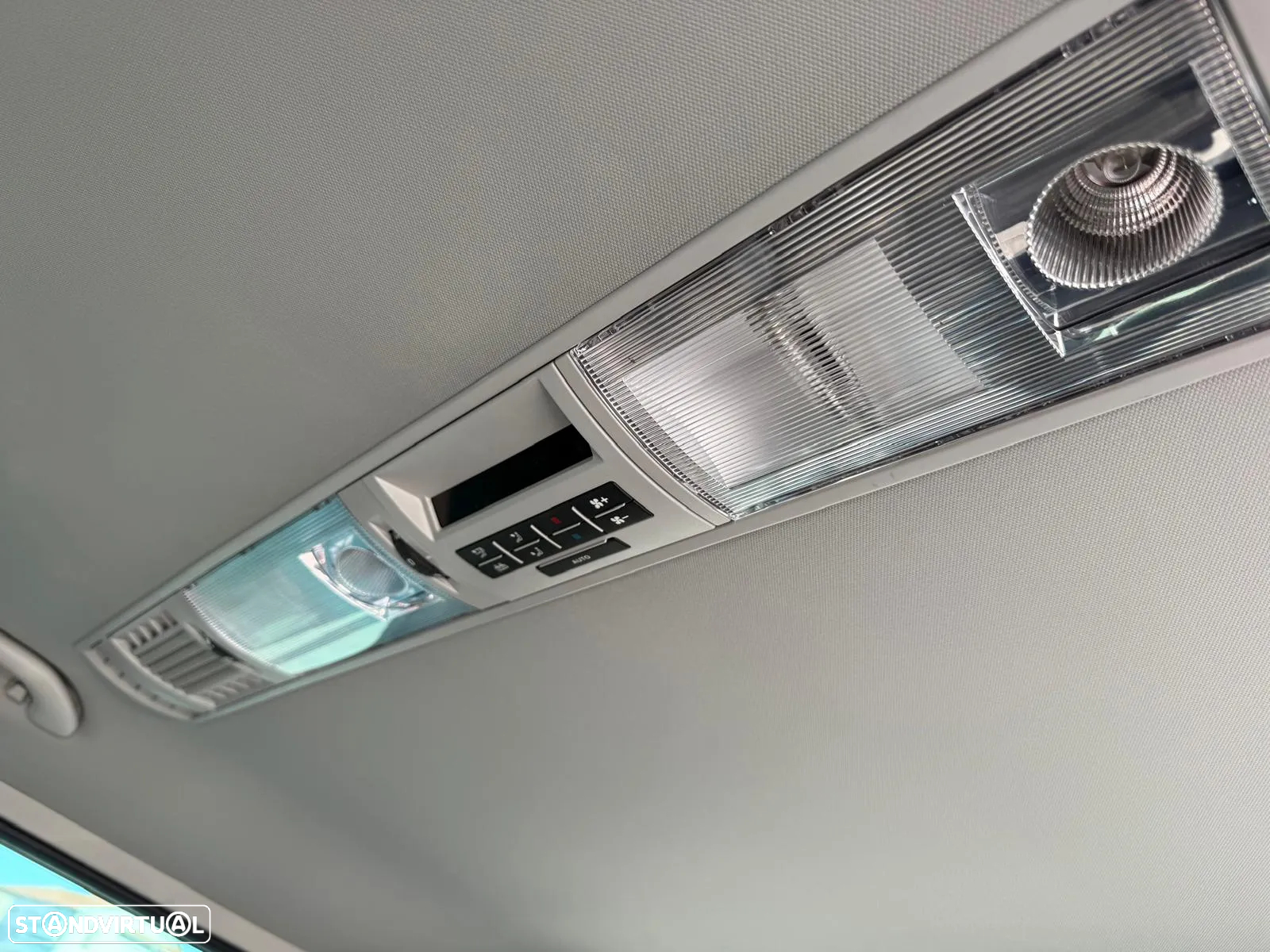 VW Caravelle 2.0 TDi BM Longa Comfortline - 31