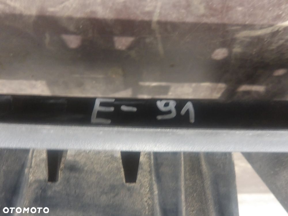 BMW E91 KOMBI 2.0D ŚLIZG MOCOWANIE ZDERZAKA TYŁ - 3