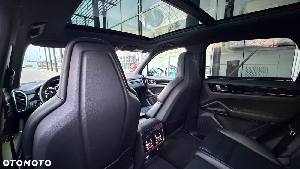 Porsche Cayenne Platinum Edition - 25