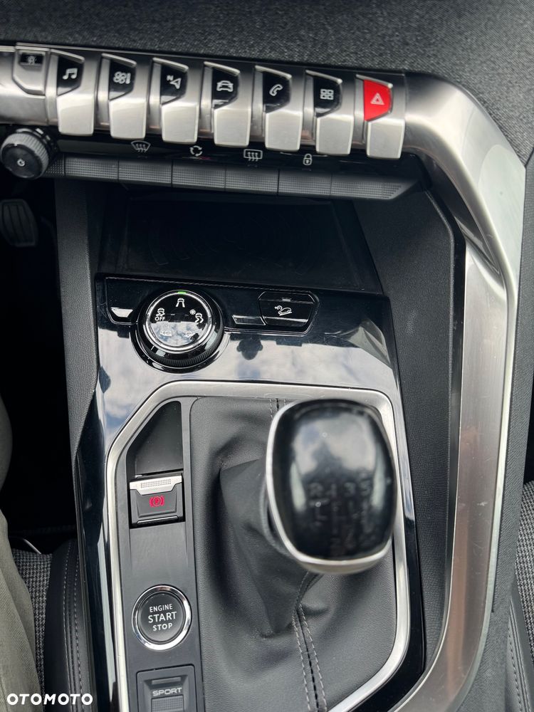 Peugeot 3008 PureTech 130 Stop & Start GPF Allure Pack - 22
