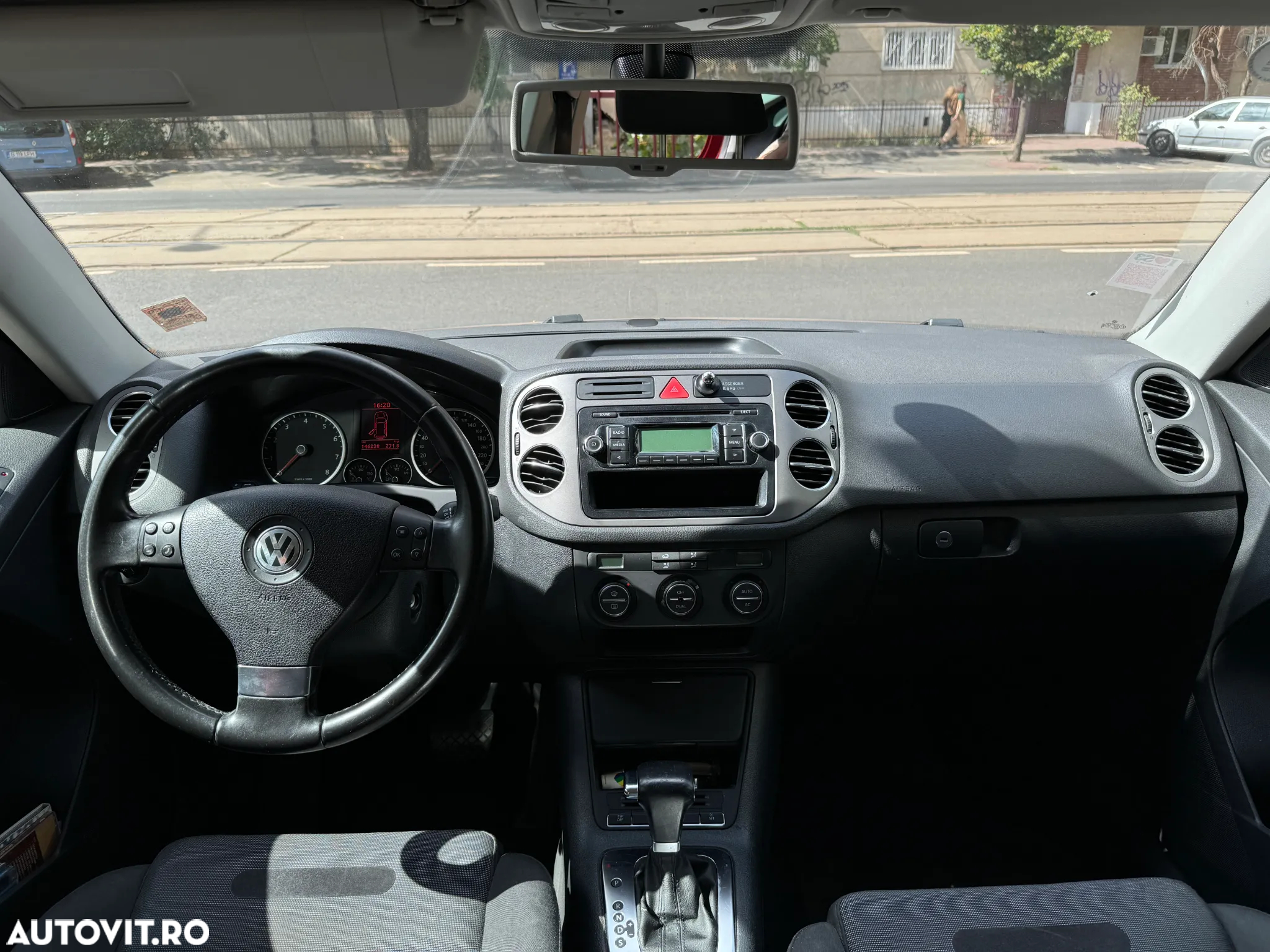 Volkswagen Tiguan - 8