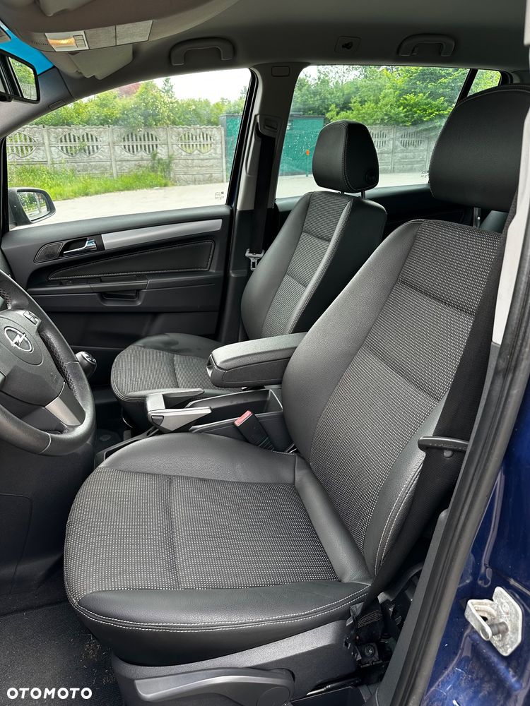 Opel Zafira 1.6 Cosmo - 27