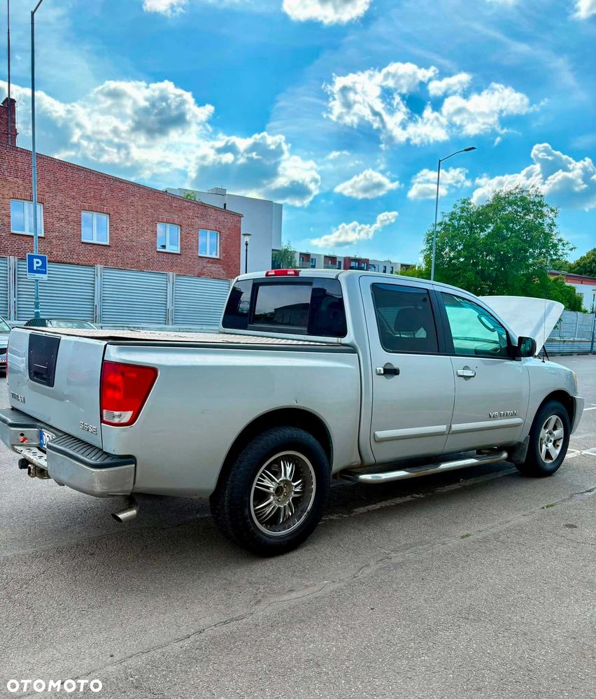 Nissan Titan - 5