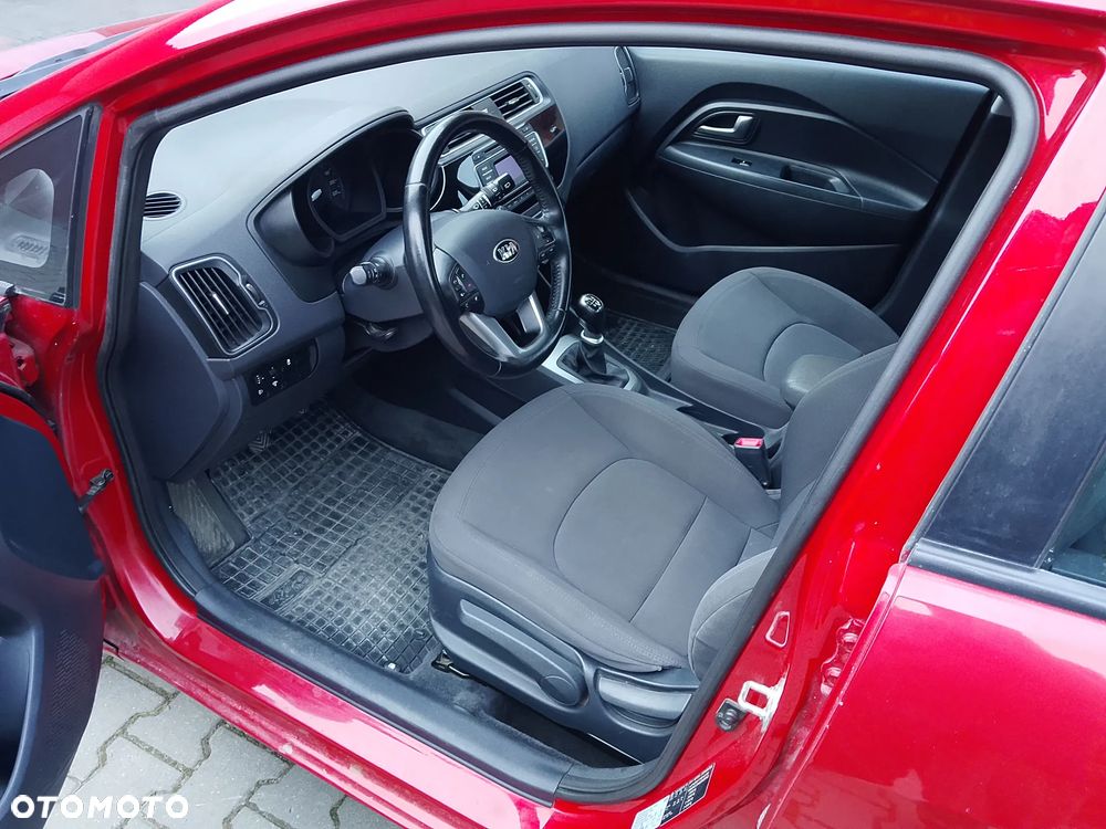 Kia Rio - 10