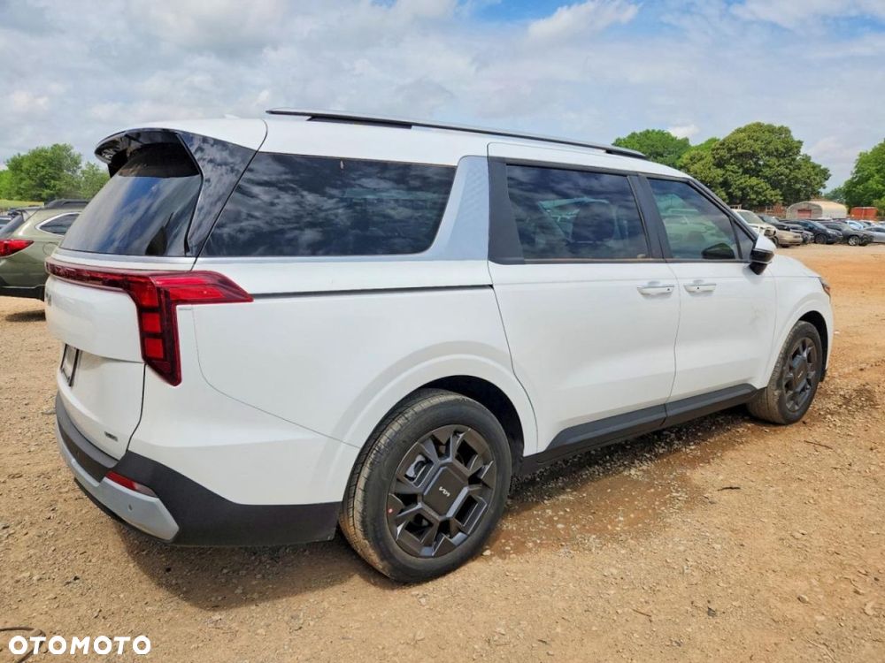 Kia Carnival - 4