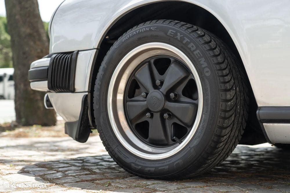 Porsche 911 Série G - 21