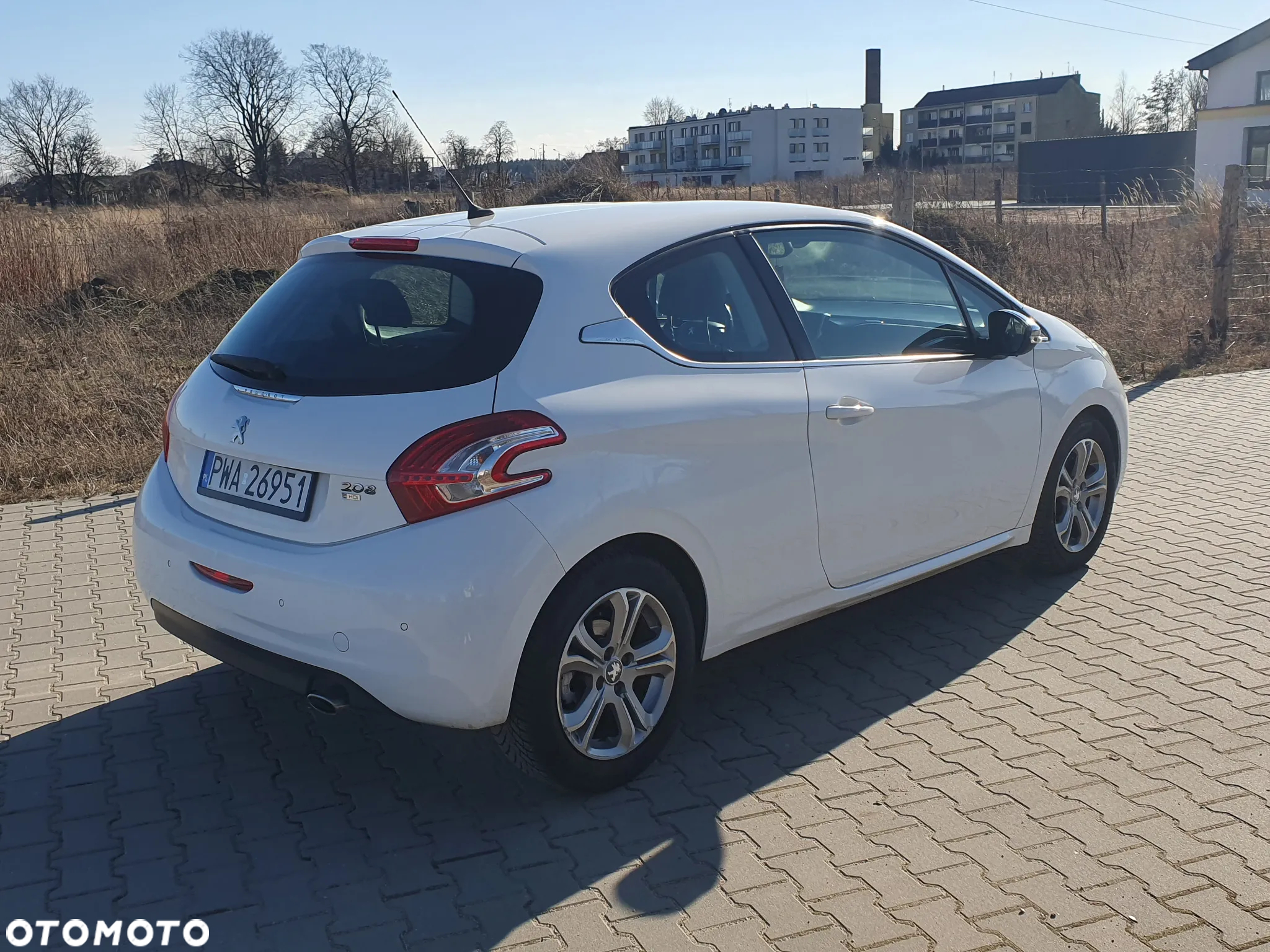 Peugeot 208 - 8