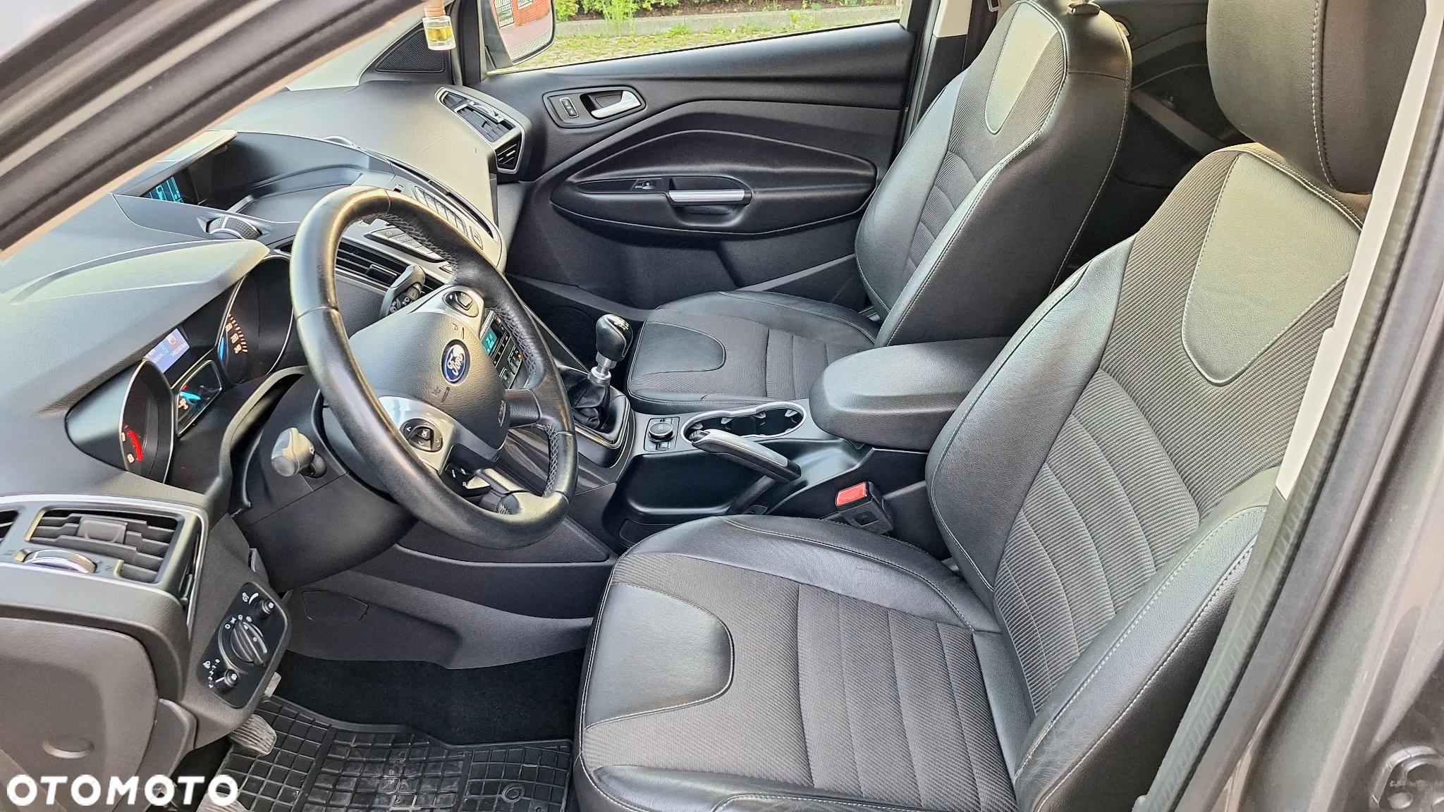 Ford Kuga 1.6 EcoBoost 2x4 Titanium - 12
