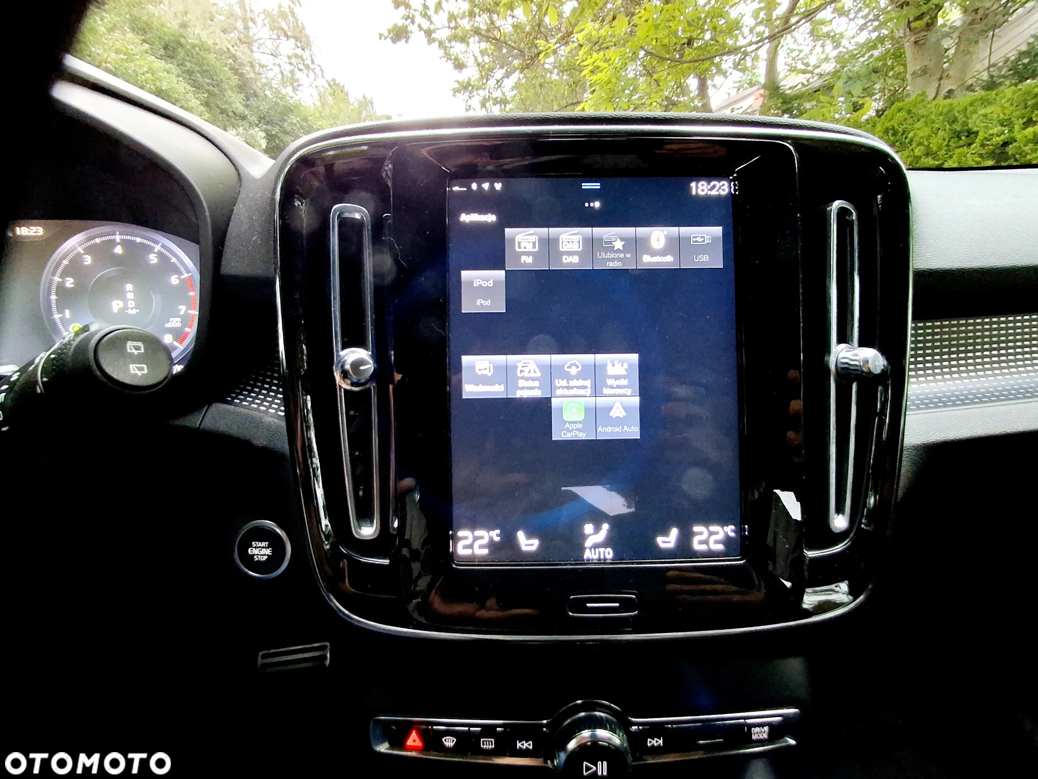 Volvo XC 40 B4 B AWD R-Design - 32