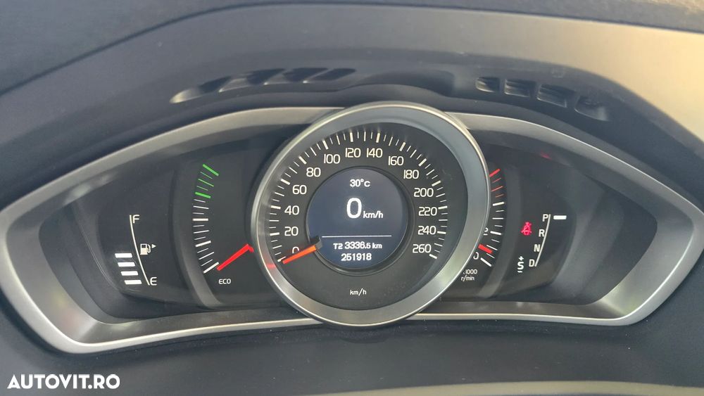 Volvo V40 D3 Aut Momentum - 26
