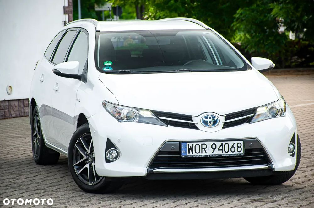 Toyota Auris 1.8 HSD Prestige NAVI - 1