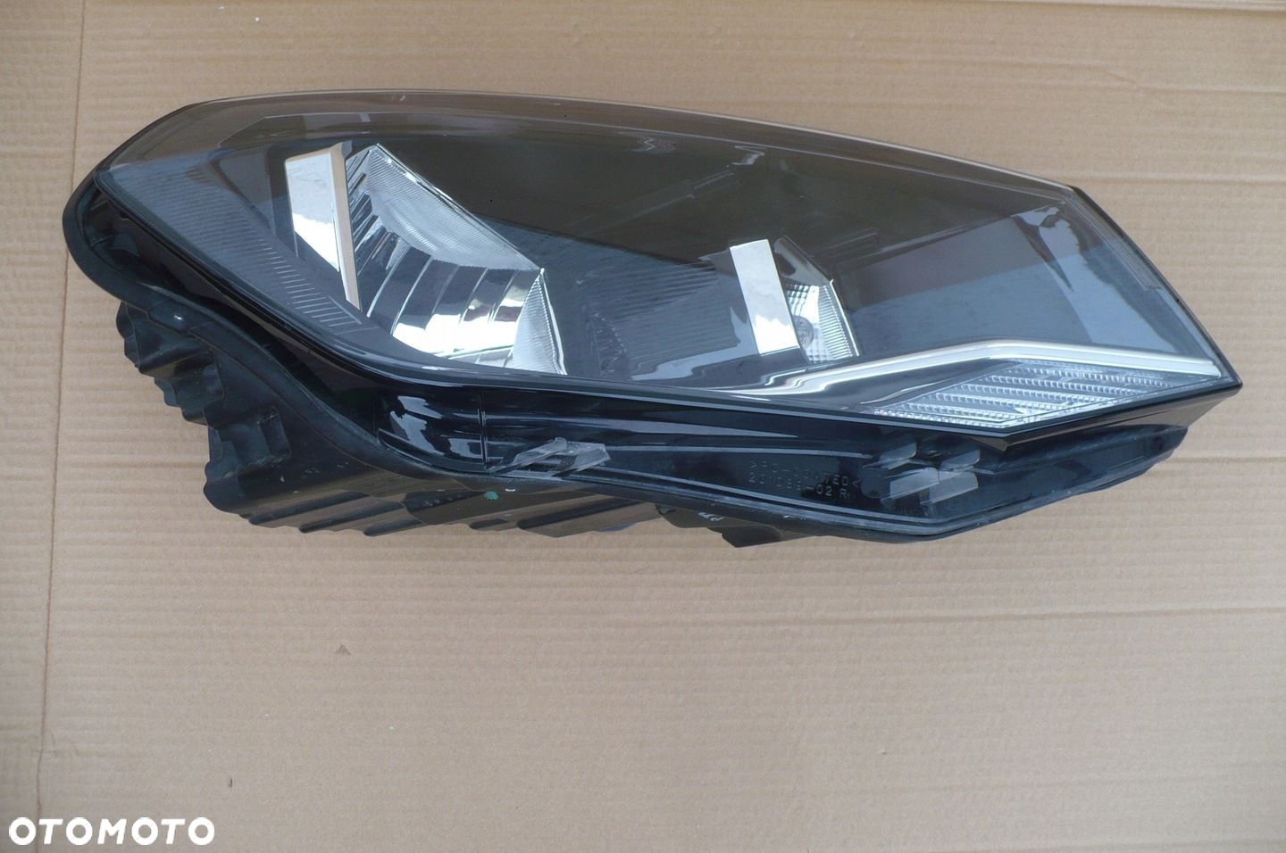 VW CADDY III 15-20R UE - LAMPA PRZÓD PRAWA - 4