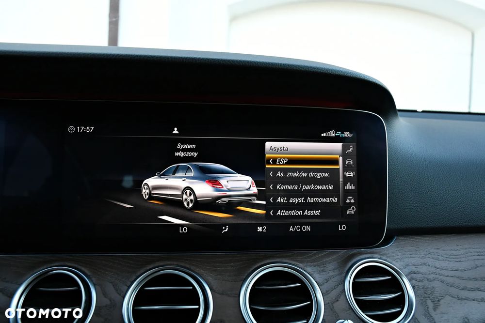 Mercedes-Benz Klasa E 220 d 4-Matic Business Edition 9G-TRONIC - 33