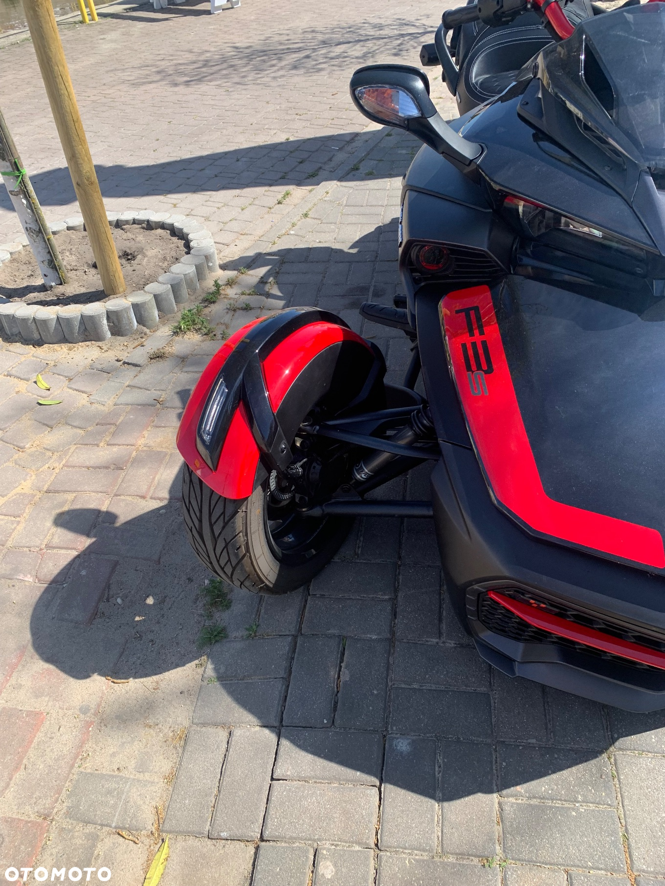 Can-Am Spyder - 15