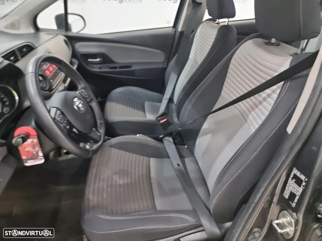 Toyota Yaris 1.5 HSD Comfort - 10