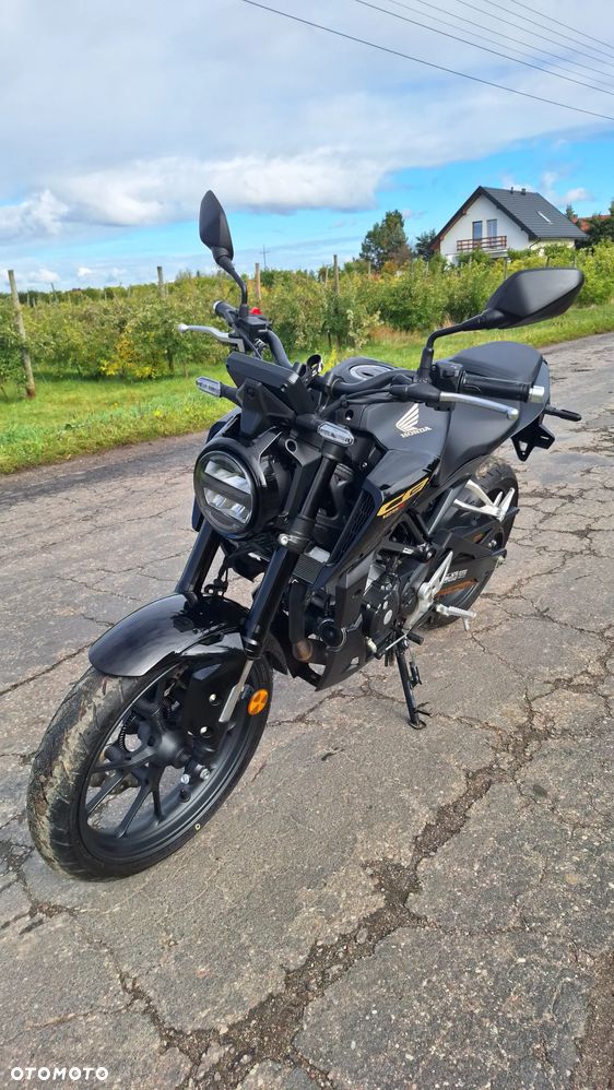 Honda CB - 1