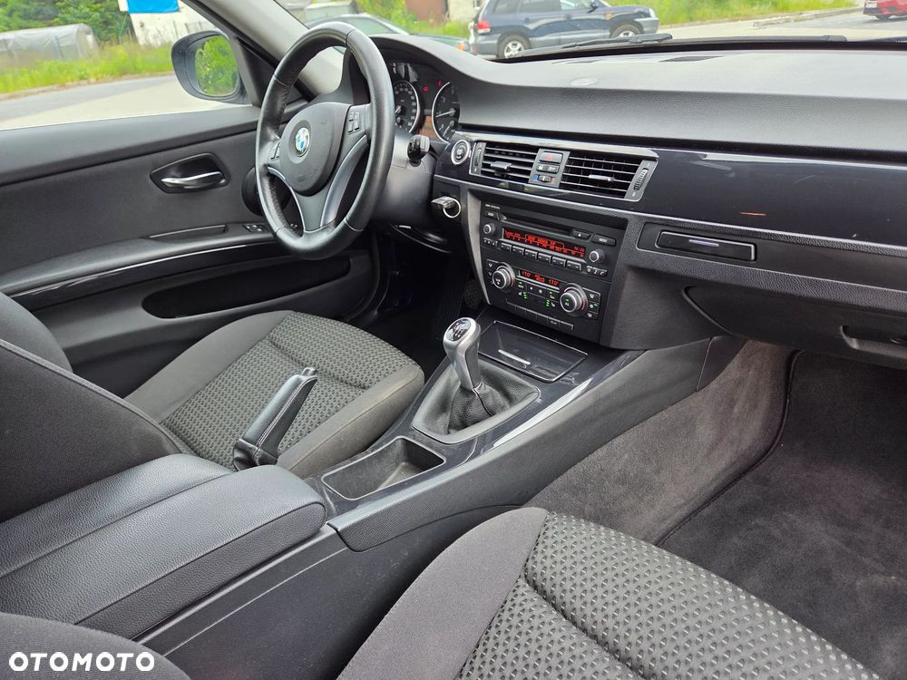 BMW Seria 3 318i - 17