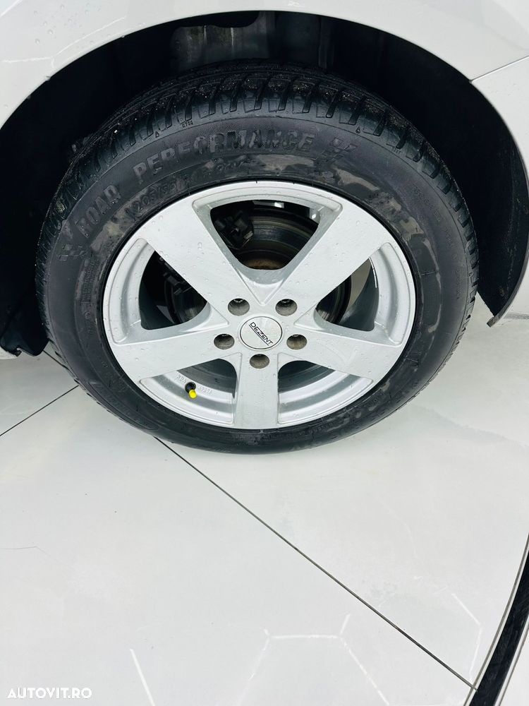 Volkswagen Golf 1.6 TDI BlueMotion Technology Comfortline - 11