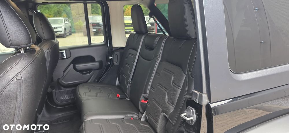 Jeep Wrangler - 32