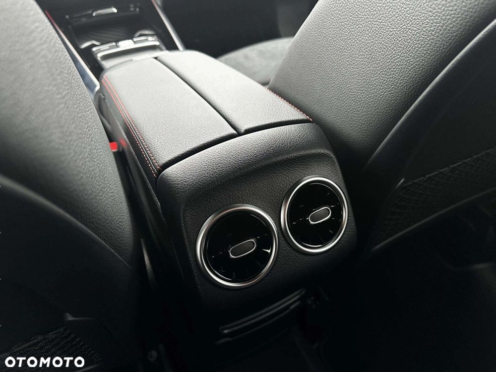 Mercedes-Benz GLA - 15