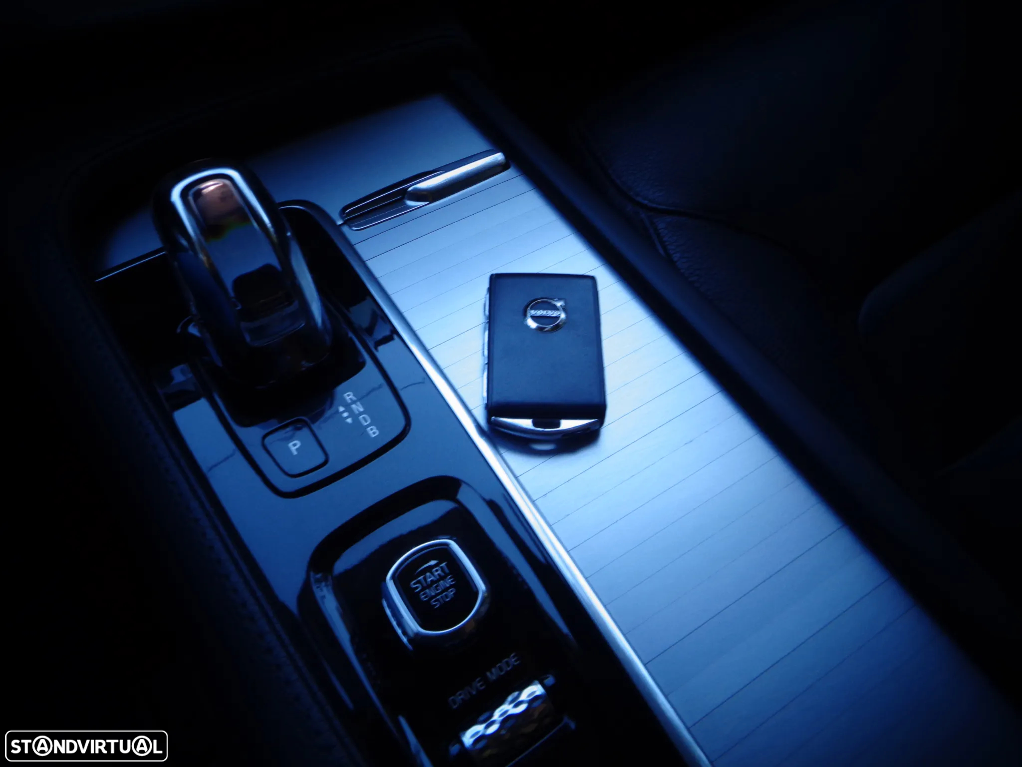 Volvo XC 90 2.0 T8 PHEV Momentum Plus AWD - 18