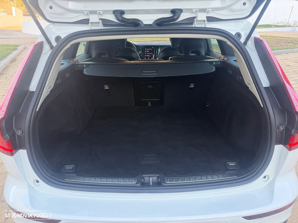 Volvo V60 2.0 B4 Momentum Geartronic - 11