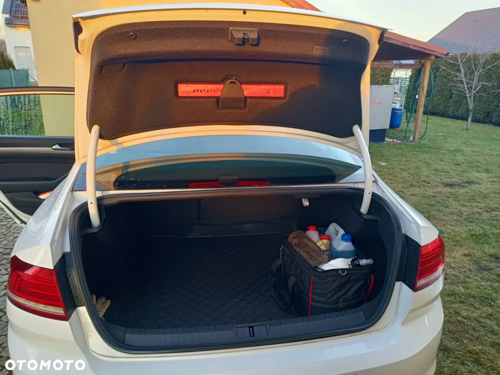 Volkswagen Passat 1.6 TDI BMT Comfortline - 3