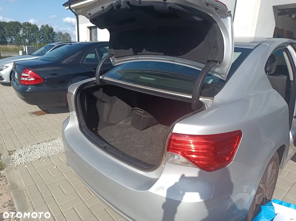 Toyota Avensis 2.0 D-4D - 14