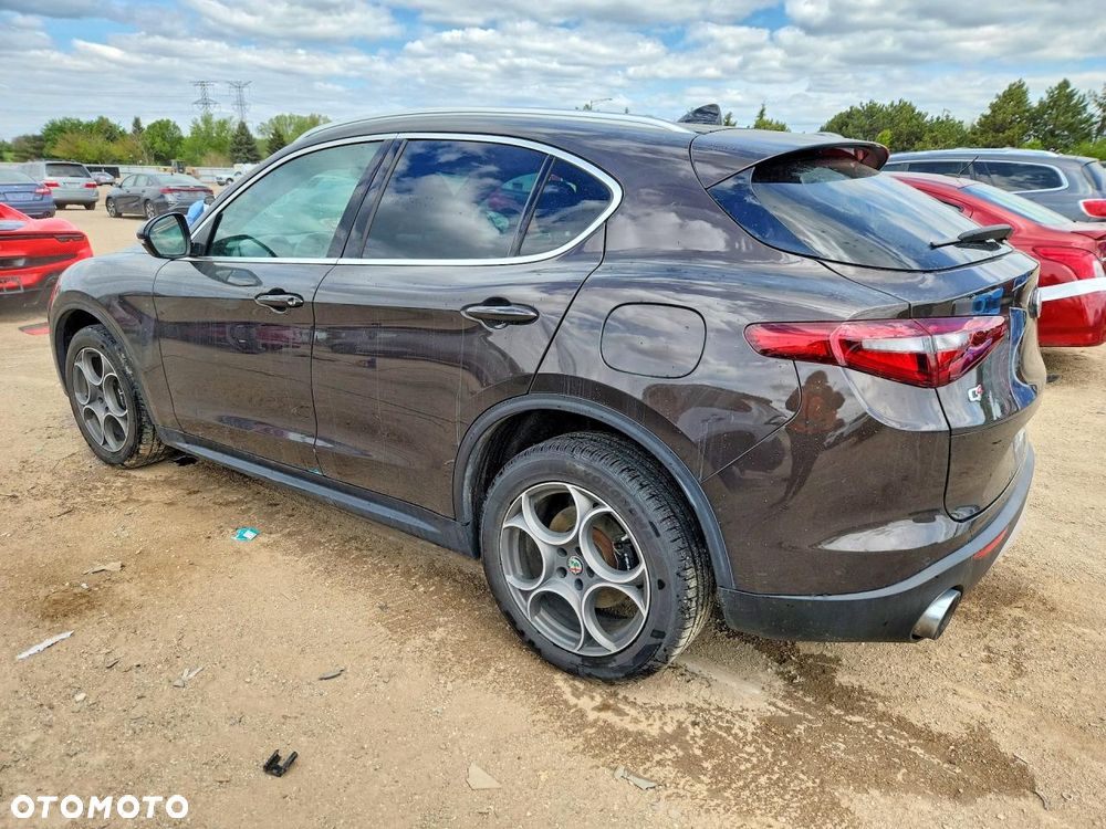 Alfa Romeo Stelvio 2.0 Turbo 16V AT8-Q4 Ti - 3