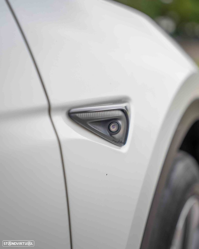 Tesla Model Y Long Range Dual Motor AWD - 4