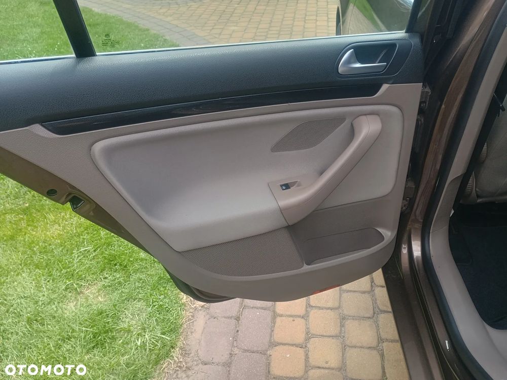 Volkswagen Golf - 10