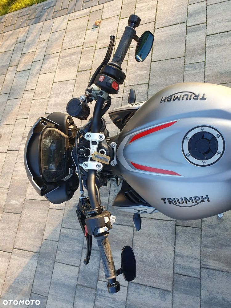 Triumph Street Triple - 10