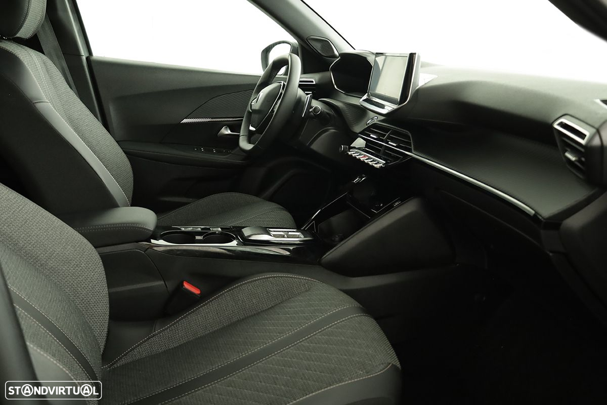 Peugeot 2008 1.2 PureTech Allure EAT8 - 22