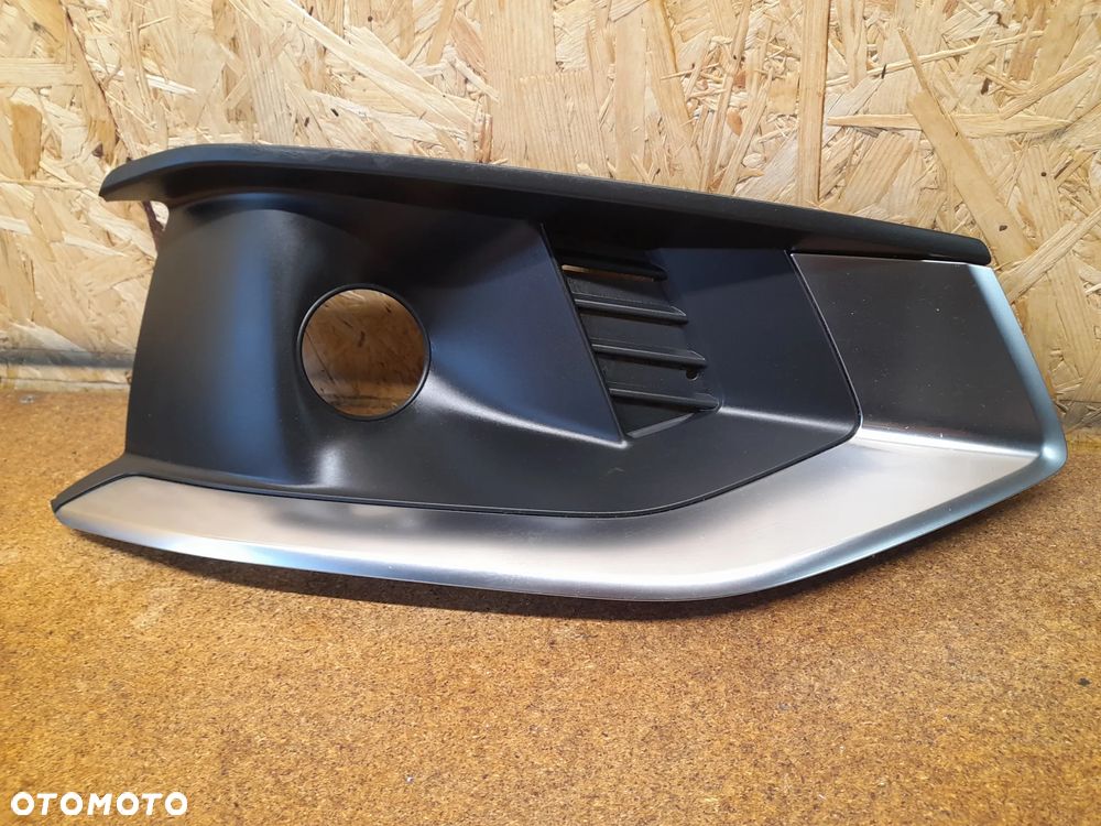 AUDI A4 B9 LIFT KRATKA ZAŚLEPKA ZDERZAKA PRAWA 8W0807682AK - 1