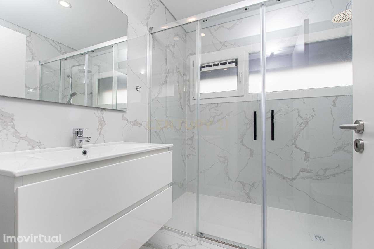 Moderna Moradia T4 em Fernão Ferro, Seixal - Grande imagem: 3/45