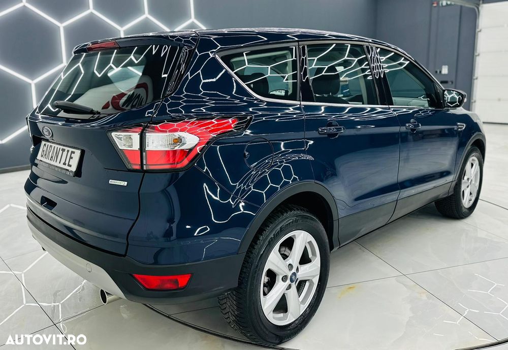 Ford Kuga 1.5 EcoBoost 2x4 Business Edition - 4