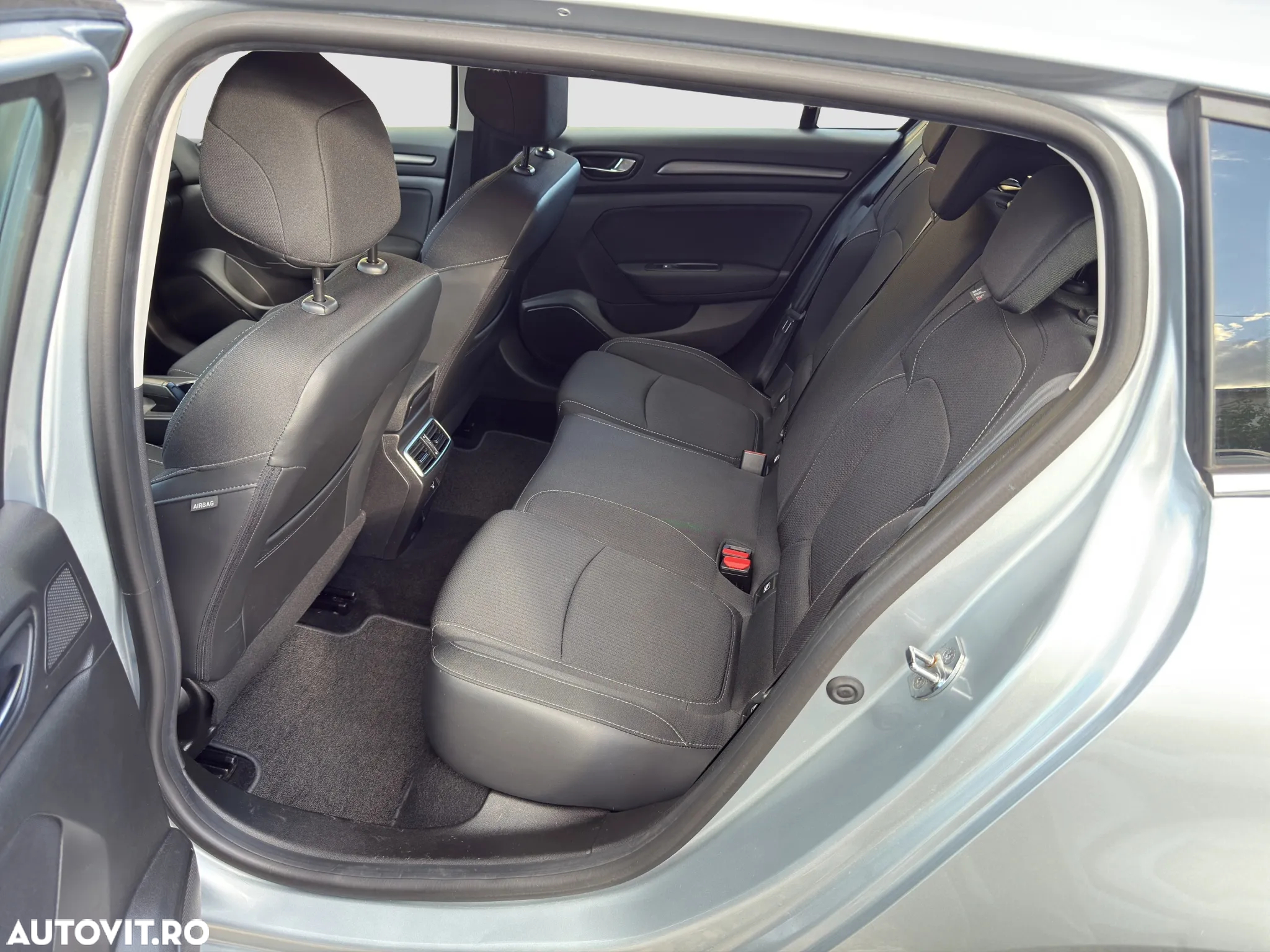 Renault Megane Grandtour BLUE dCi 115 BUSINESS EDITION - 8