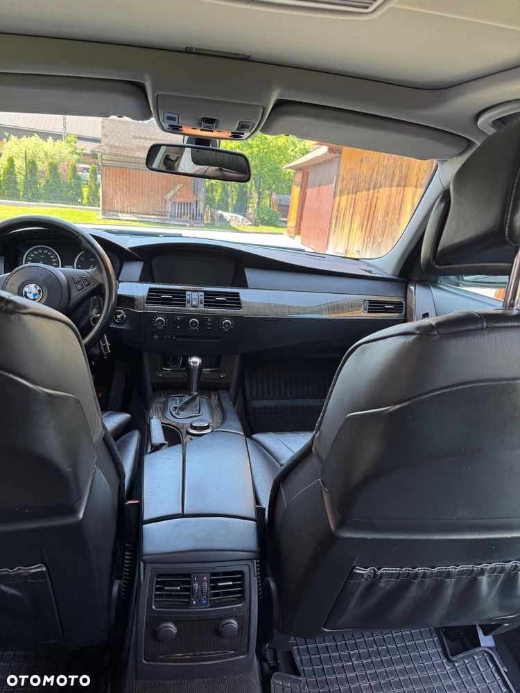 BMW Seria 5 550i - 13