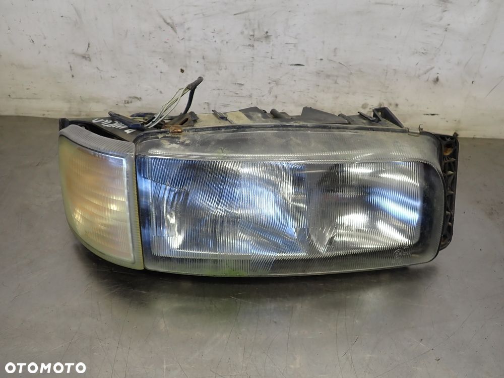 LAMPA PRAWA PRZEDNIA RENAULT MIDLUM 4.1 - 1