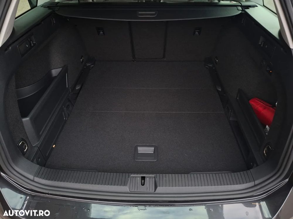 Volkswagen Passat Variant 2.0 TDI SCR DSG 4Motion Business - 21