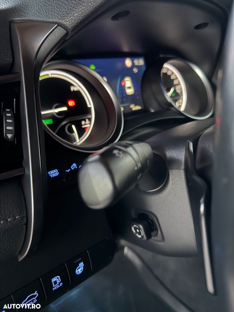 Toyota Camry 2.5 Hybrid Exclusive - 24