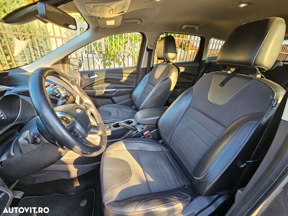 Ford Kuga 2.0 TDCi Powershift 4WD Titanium - 4