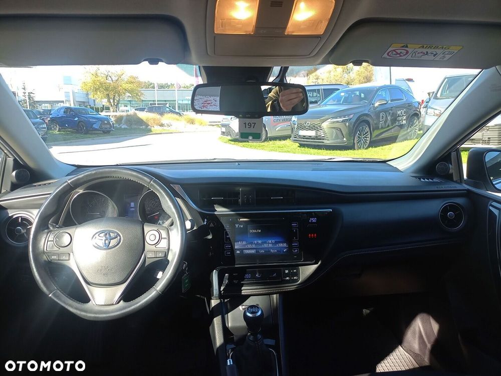 Toyota Auris 2017 photo 2