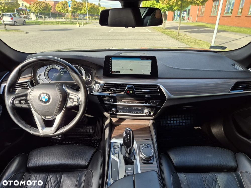BMW Seria 5 520d xDrive Luxury Line sport - 32