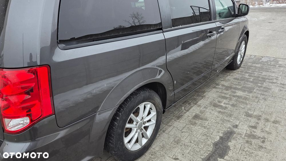 Dodge Grand Caravan - 8