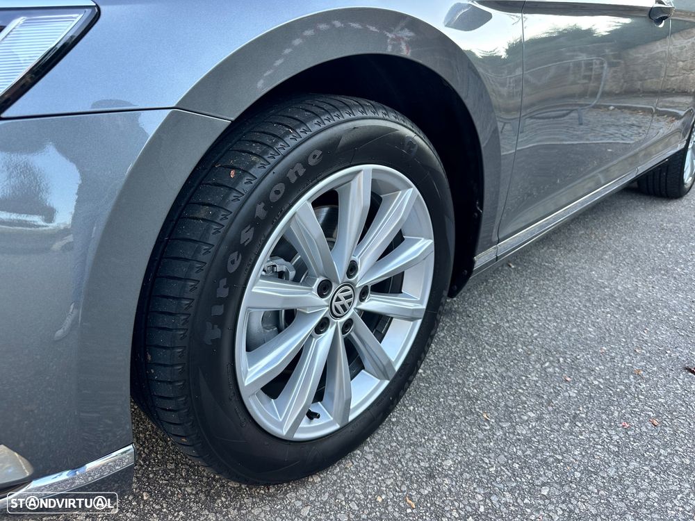 VW Passat Variant 2.0 TDi Highline DSG - 25