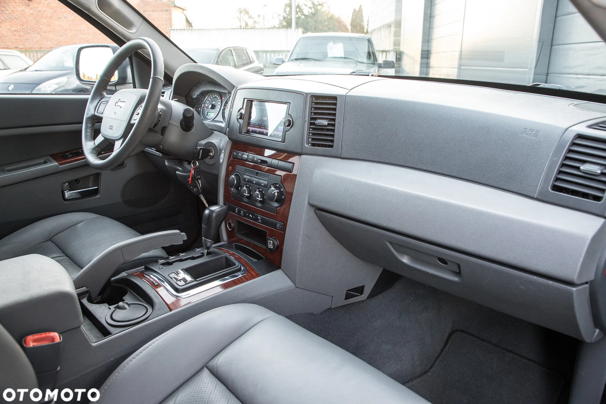 Jeep Grand Cherokee - 29