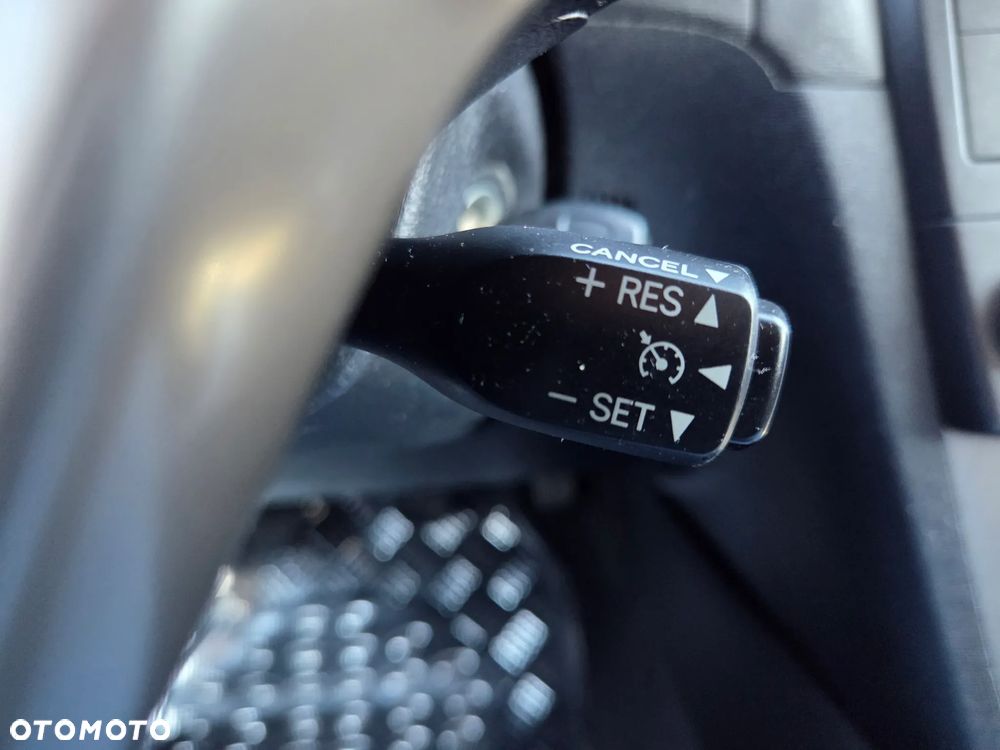 Toyota Avensis 1.8 Comfort - 13