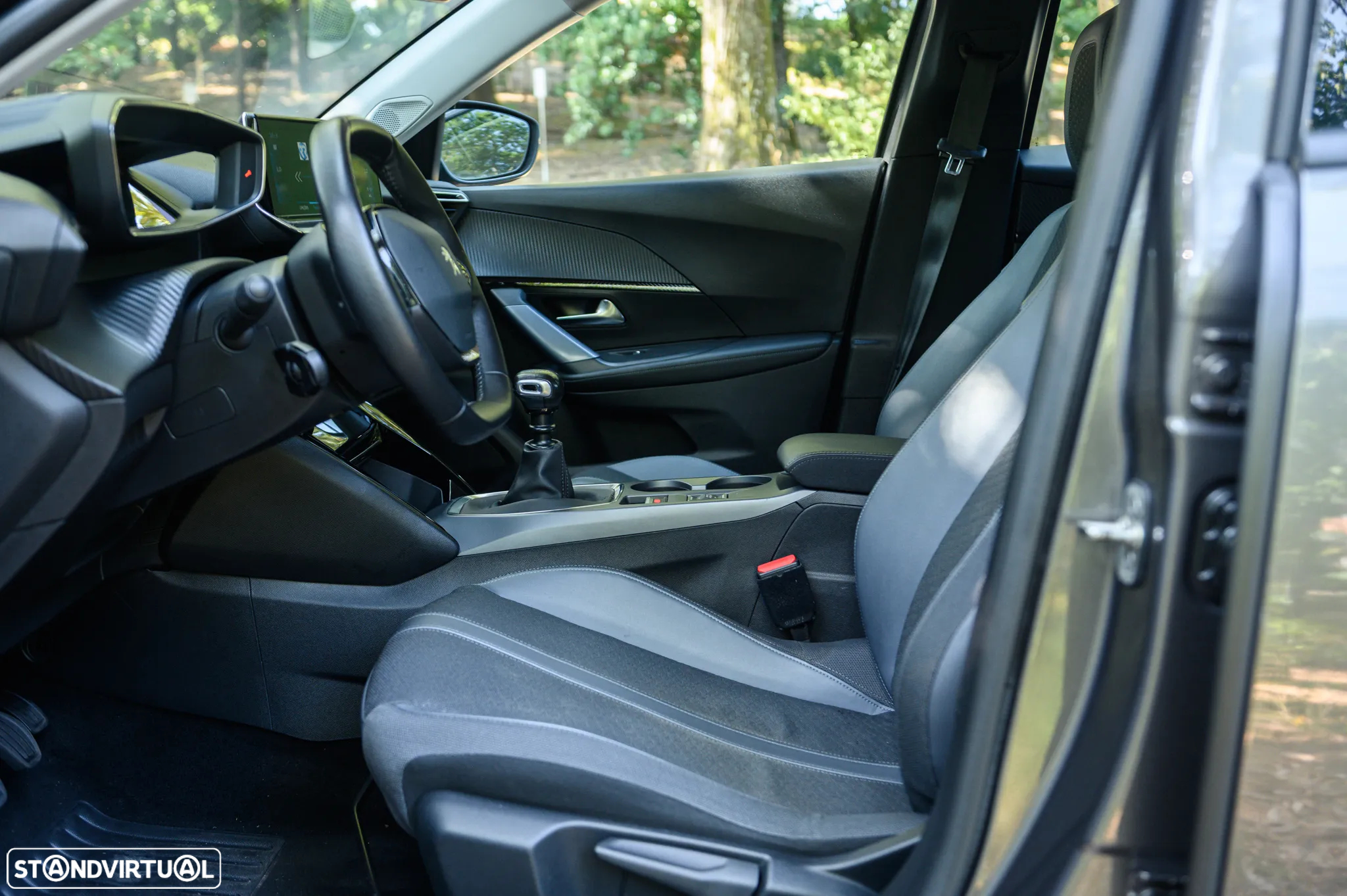Peugeot 2008 1.2 PureTech Allure Pack - 22