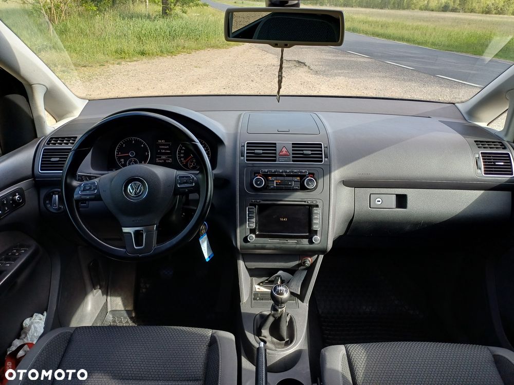 Volkswagen Touran 2011 photo 5
